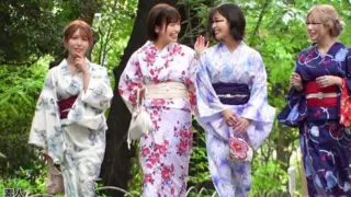 [STCV-553] [Secret footage] Friendly mom friends parenting circle [Tsukasa, Umi, Hazuki, Ayame] ~ Hazuki & Ayame Edition.