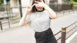 Cover: [111125_01-10MU] A veteran girl sticks out her tongue and makes a peace sign : Tomomi…